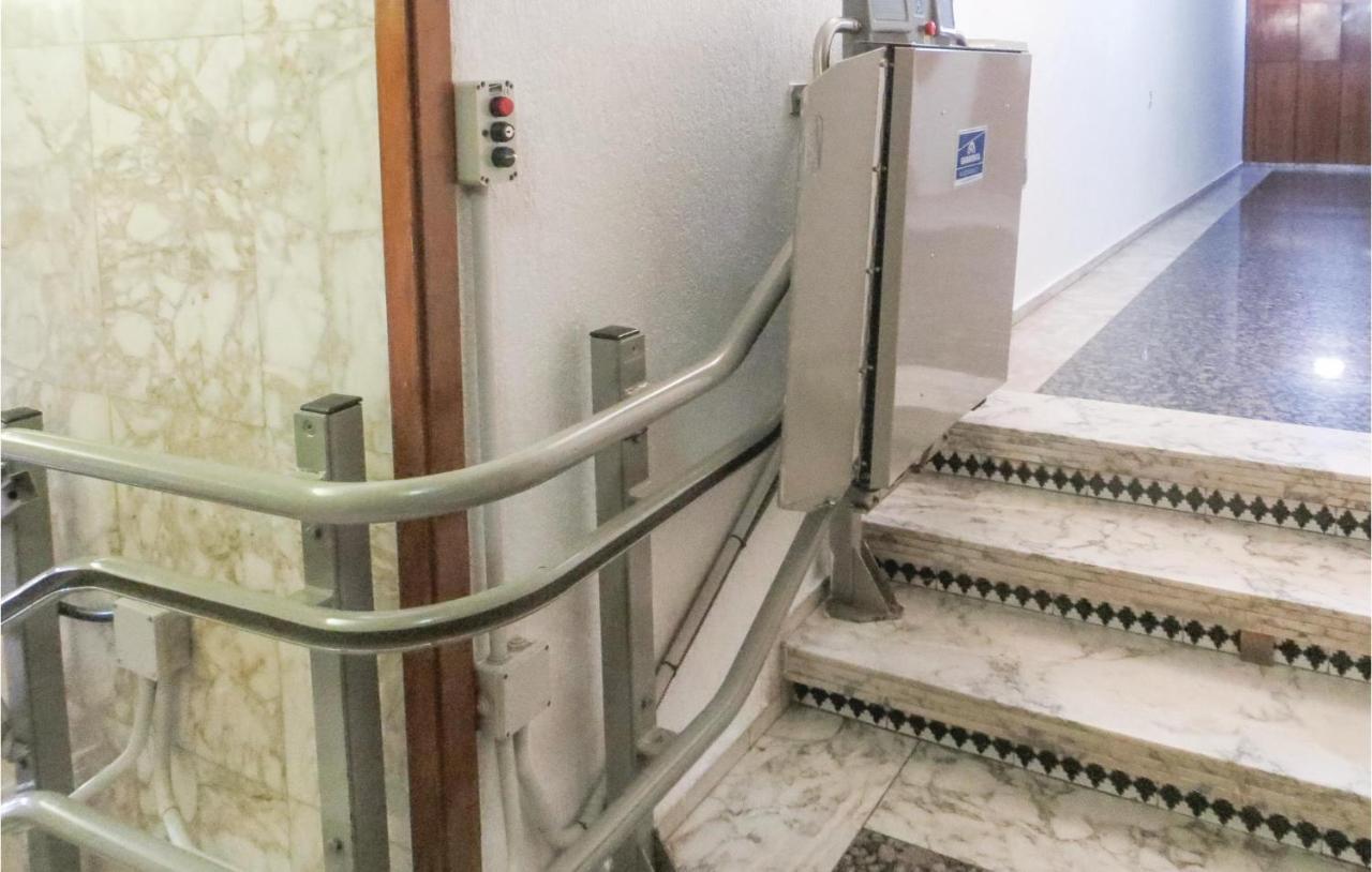 2 Bedroom Stunning Apartment In Torrevieja Bagian luar foto