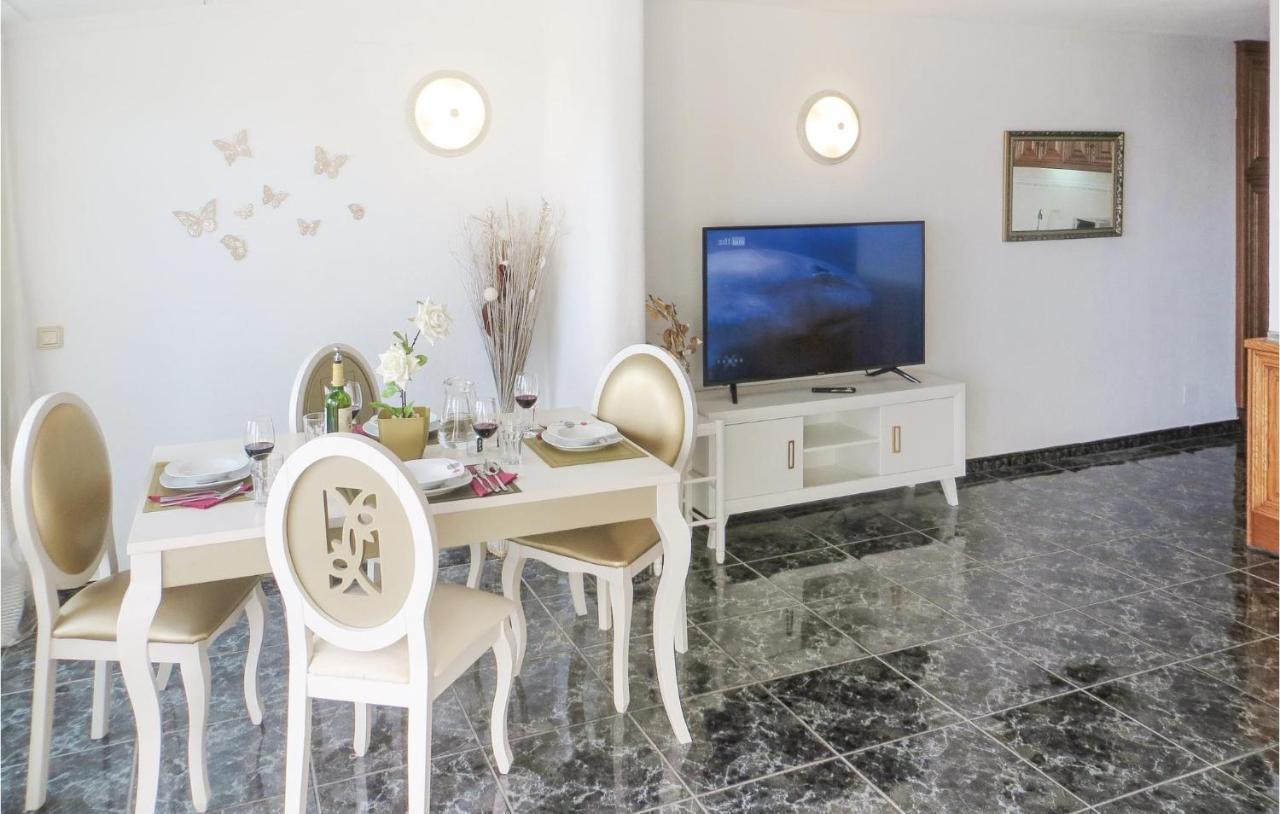 2 Bedroom Stunning Apartment In Torrevieja Bagian luar foto