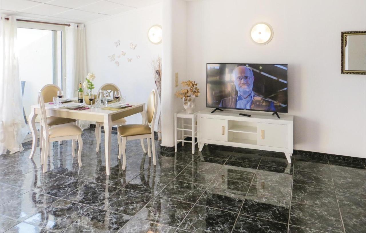 2 Bedroom Stunning Apartment In Torrevieja Bagian luar foto