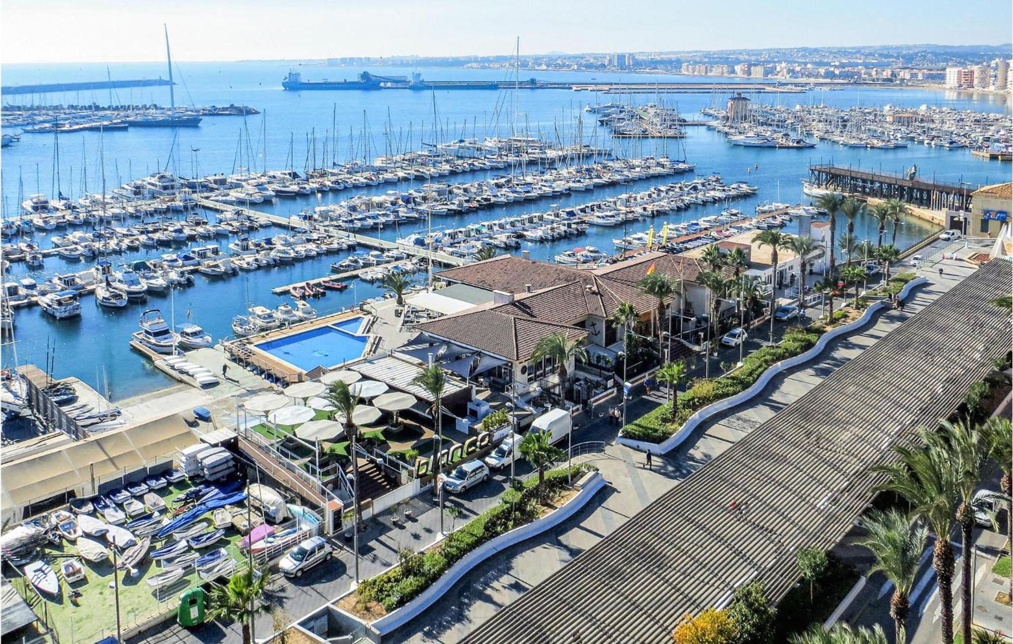 2 Bedroom Stunning Apartment In Torrevieja Bagian luar foto